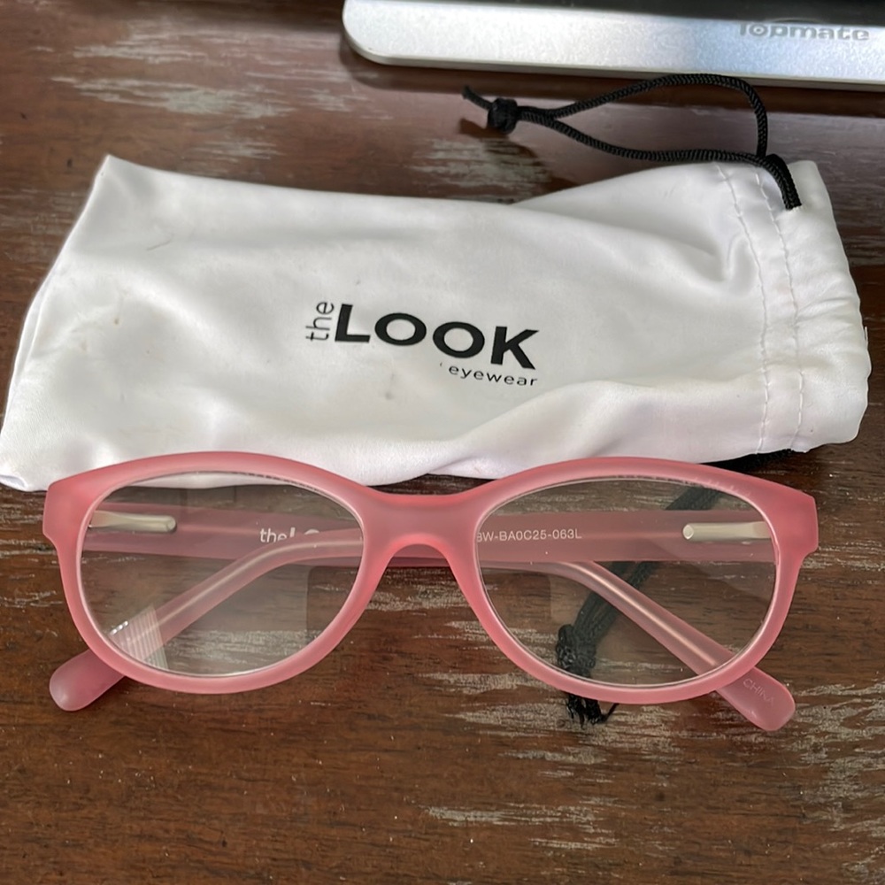 The Look reading glasses rubber pink in original cloth bag.
